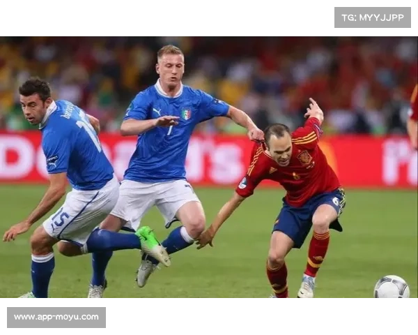 雨战中的技术对决，西班牙人传控战术受考验